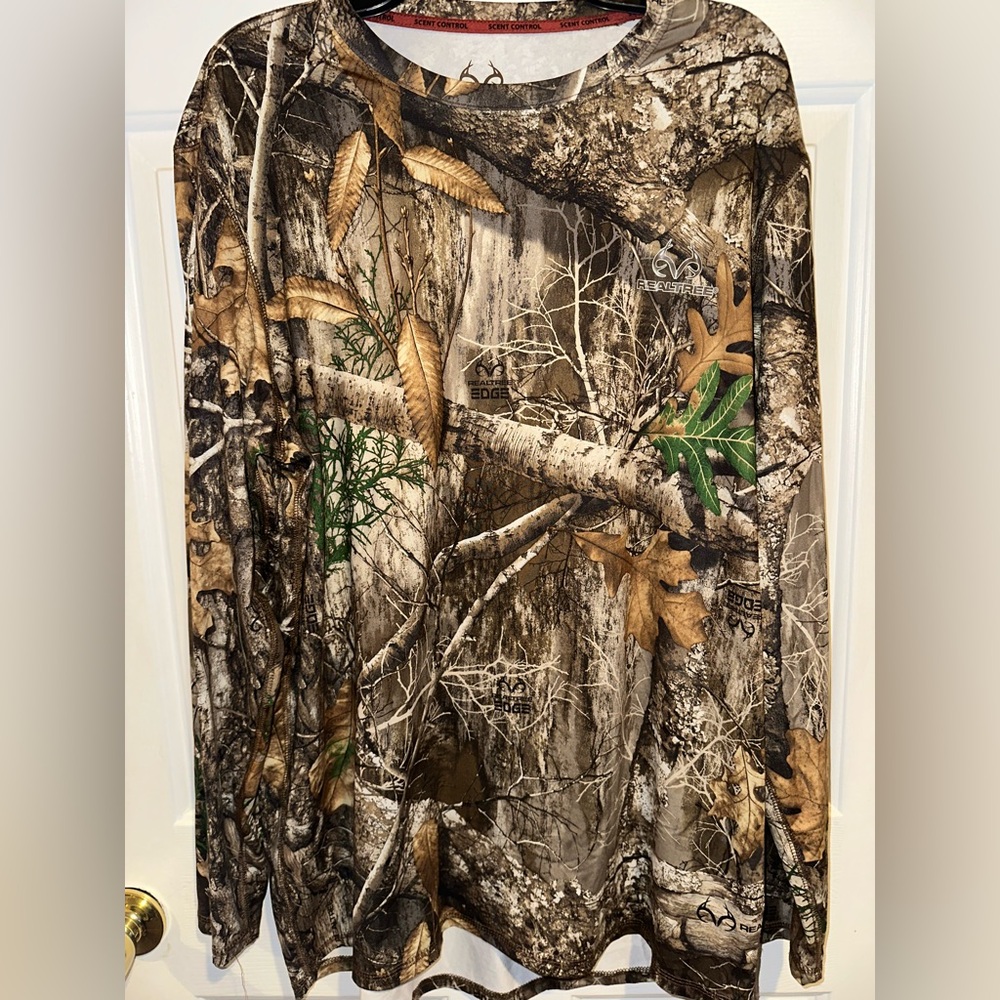 Realtree Camo Long-Sleeve Outdoor Performance Tee Men’s XL - “Edge” Camo Print